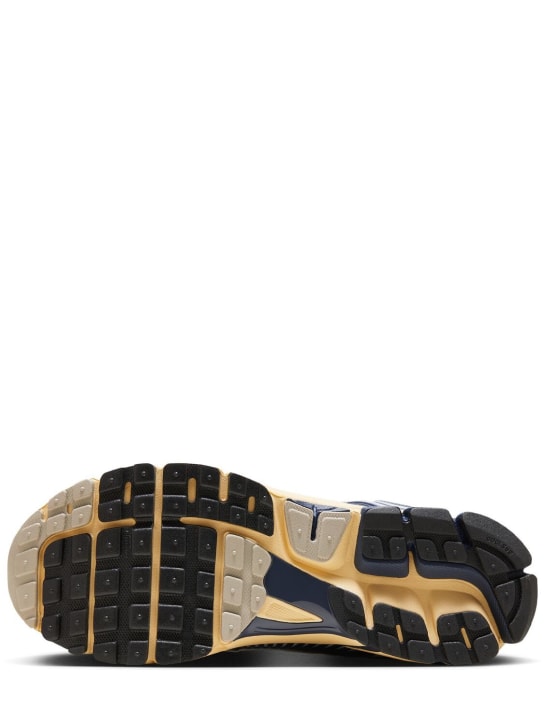 Nike: Zoom Vomero 5 sneakers - Multicolor - men_4 | Luisa Via Roma