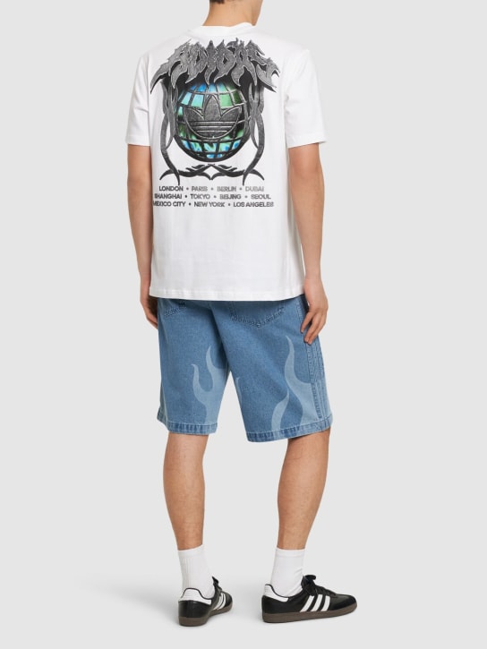 adidas Originals: T-Shirt aus Baumwolle mit Logo „Flames“ - Weiß - men_1 | Luisa Via Roma