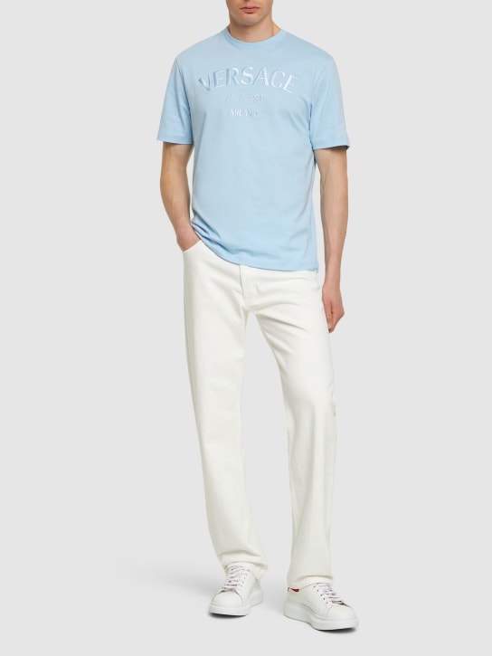 Versace: Camiseta de jersey de algodón con logo - Pastel Blue - men_1 | Luisa Via Roma