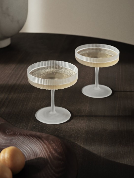 Ferm Living: Lot de 2 coupes de champagne Ripple - Blanc - ecraft_1 | Luisa Via Roma