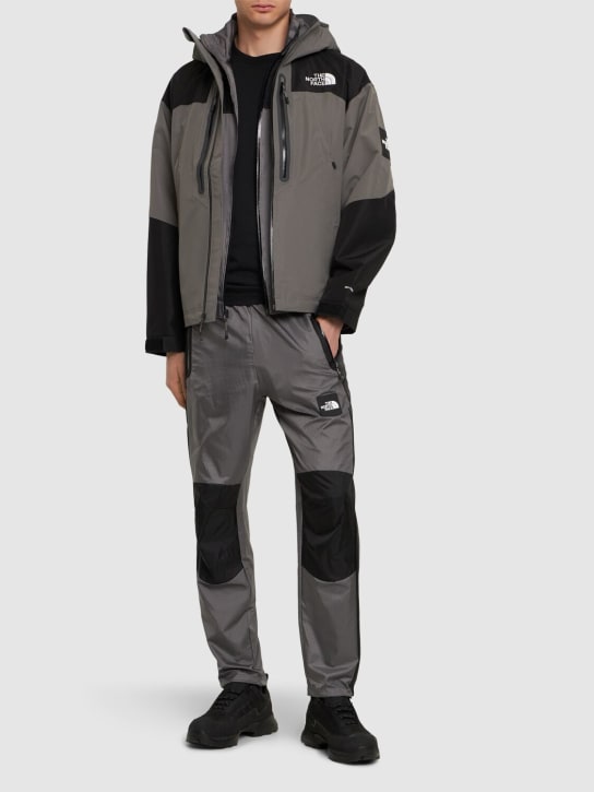 The North Face: Shell-Hose „Wind“ - Smoked Pearl - men_1 | Luisa Via Roma