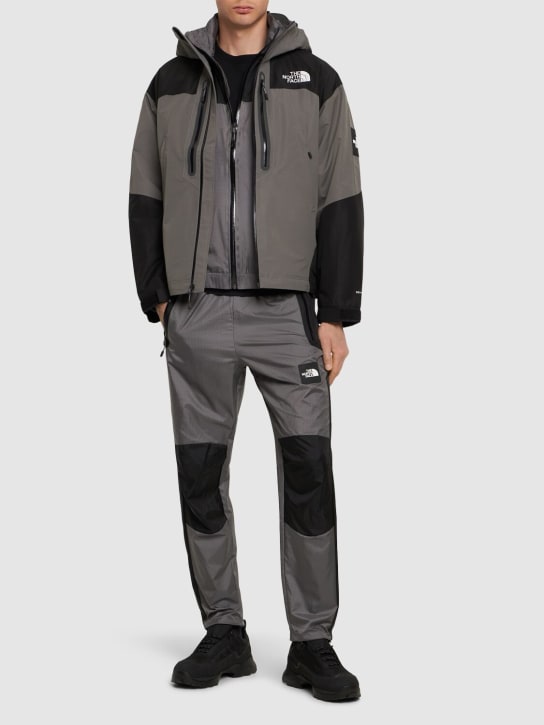 The North Face: Transverse 2L dry vent jacket - Smoked/Black - men_1 | Luisa Via Roma