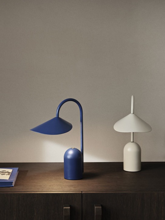 Ferm Living: Lámpara portátil Bright Blue Arum - Azul Claro - ecraft_1 | Luisa Via Roma