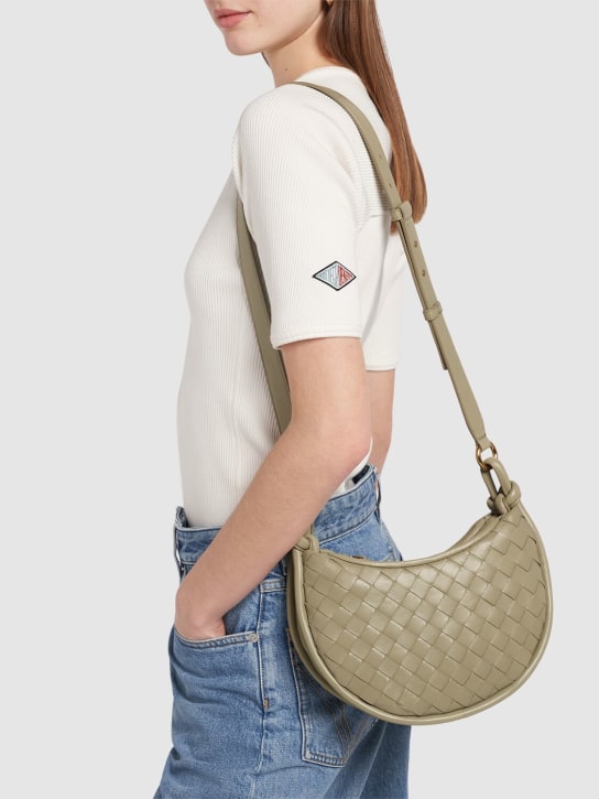 Bottega Veneta: Bolso bandolera Gemelli Messenger de piel - Travertine - women_1 | Luisa Via Roma