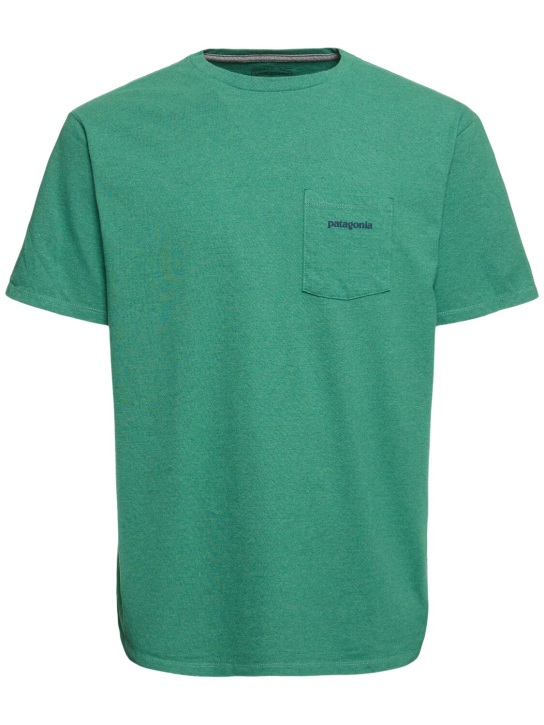 Patagonia: T-Shirt mit Logotasche „Boardshort“ - Gather Green - men_0 | Luisa Via Roma