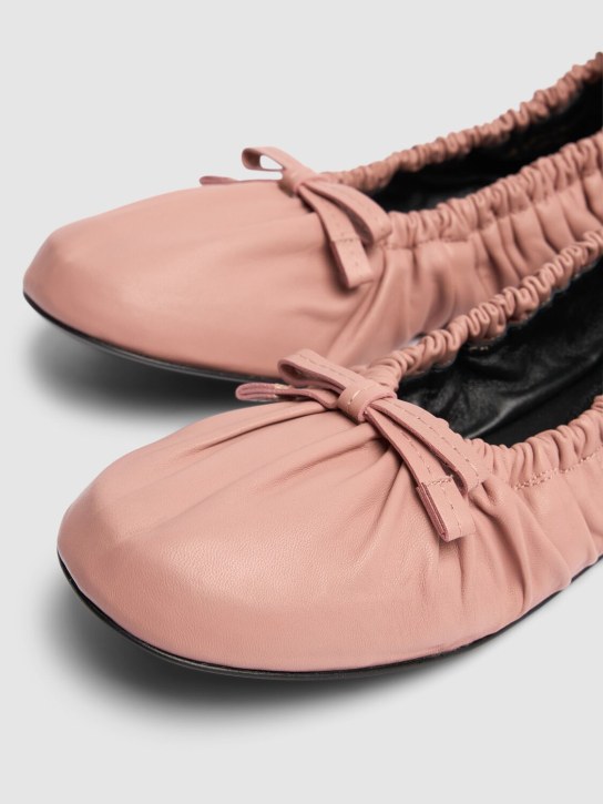 Acne Studios: 10毫米皮革芭蕾平底鞋 - 粉色 - women_3 | Luisa Via Roma