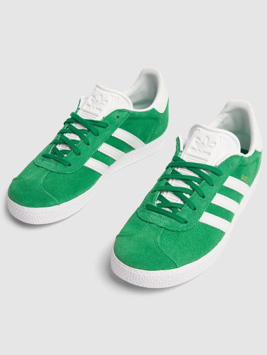 adidas Originals: Sneakers à lacets en daim Gazelle - Vert - kids-girls_1 | Luisa Via Roma