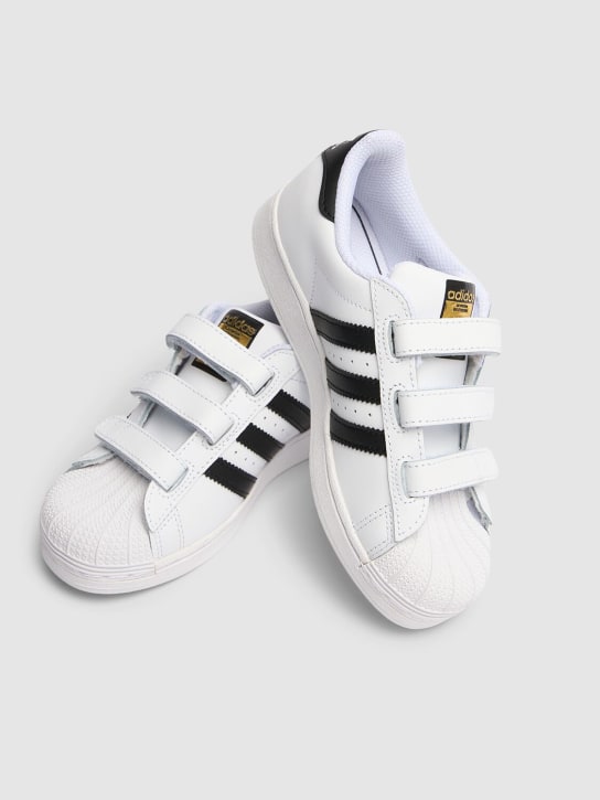 adidas Originals: Sneakers à scratch en cuir Superstar - Blanc/Noir - kids-girls_1 | Luisa Via Roma