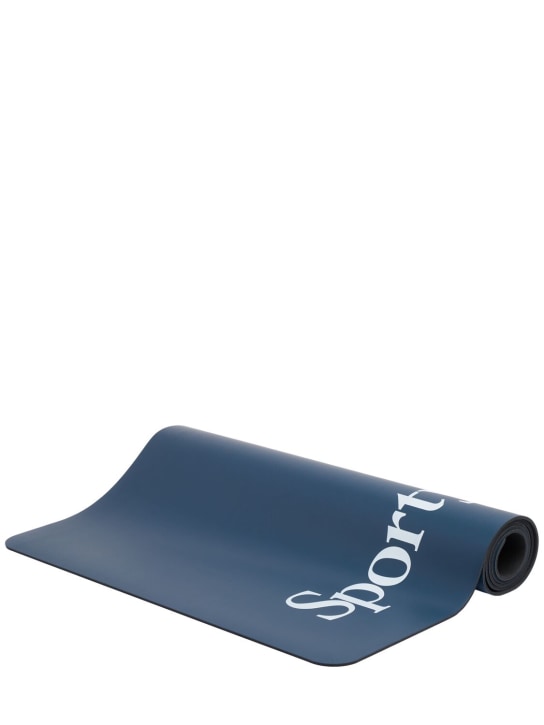 Sporty & Rich: Tapis de yoga à logo - Bleu Marine - women_0 | Luisa Via Roma