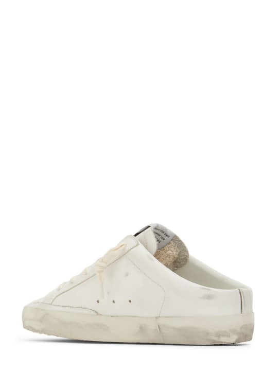 Golden Goose: 20毫米Super-Star皮革穆勒运动鞋 - 白色/金色 - women_3 | Luisa Via Roma