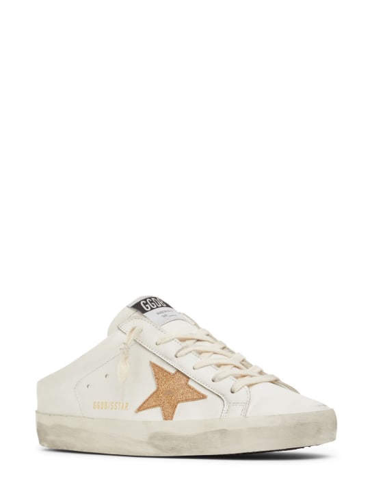 Golden Goose: 20毫米Super-Star皮革穆勒运动鞋 - 白色/金色 - women_2 | Luisa Via Roma