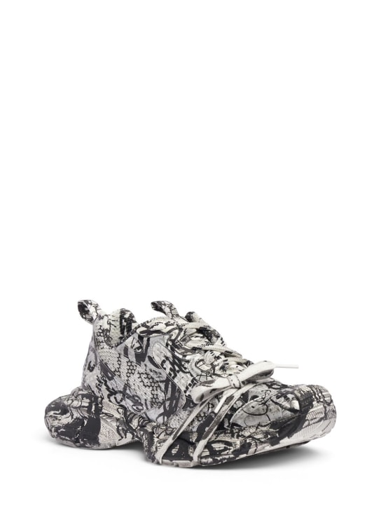 Balenciaga: 3XL extreme涂鸦运动鞋 - 白色/黑色 - men_1 | Luisa Via Roma