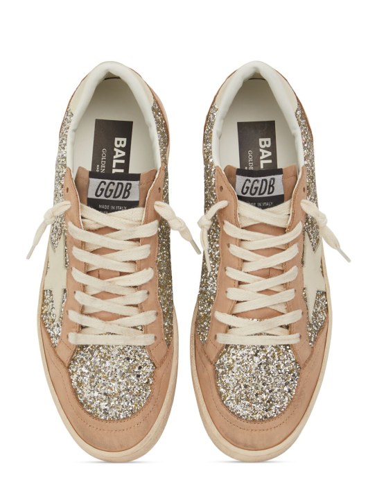 Golden Goose: 20毫米Ballstar亮粉运动鞋 - 金色/米黄色 - women_4 | Luisa Via Roma