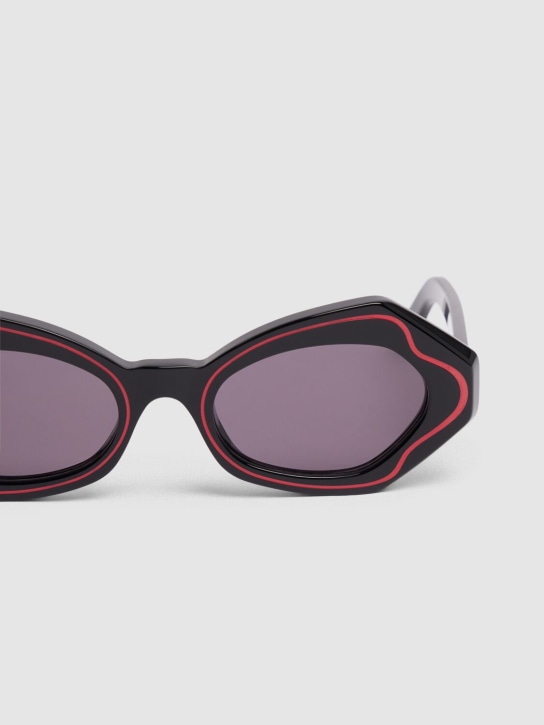 Marni: Unlahand round sunglasses - Black/Red - women_1 | Luisa Via Roma