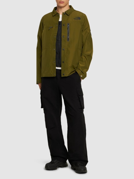 The North Face: Amos tech overshirt - Forest Olive - men_1 | Luisa Via Roma