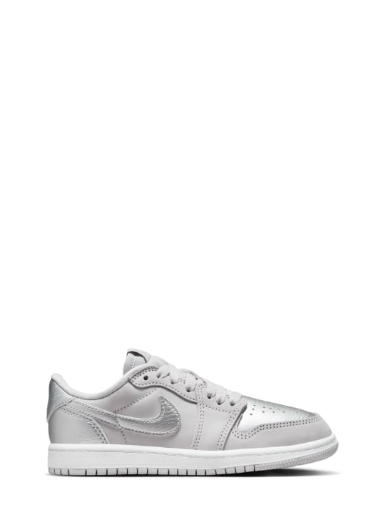 Nike: Jordan 1 Retro Low OG sneakers - Grey/Silver - kids-girls_0 | Luisa Via Roma
