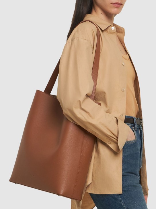 Aesther Ekme: Sac grained leather tote bag - Brown Rust - women_1 | Luisa Via Roma