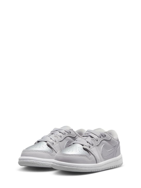 Nike: Jordan 1 Retro Low OG sneakers - Grey/Silver - kids-boys_1 | Luisa Via Roma