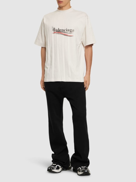 Balenciaga: T-Shirt aus Baumwolle mit Political-Logodruck - Naturfarben - men_1 | Luisa Via Roma