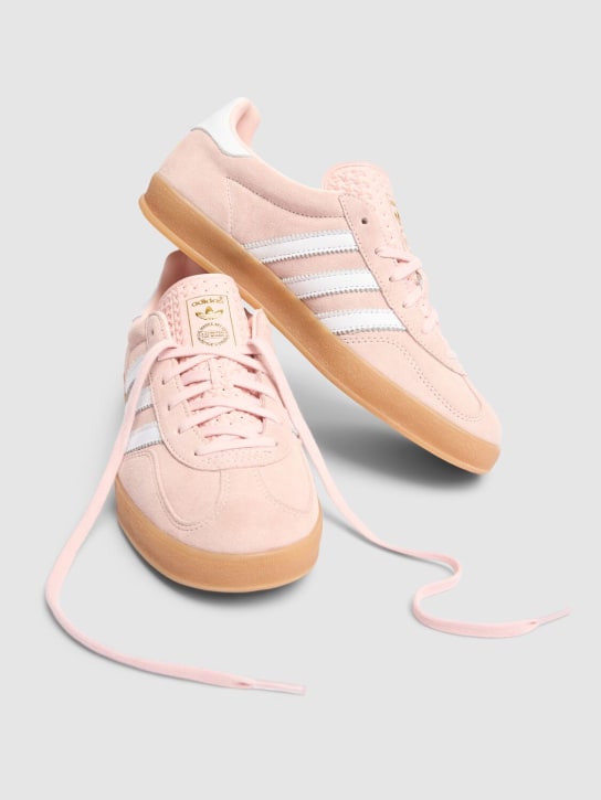 adidas Originals: Sneakers Gazelle Indoor - Rose/Blanc - men_1 | Luisa Via Roma