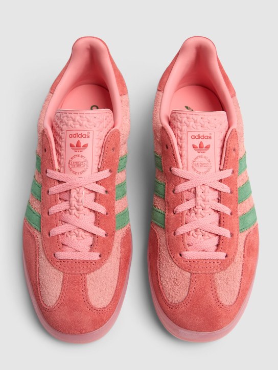 adidas Originals: Gazelle Indoor 스니커즈 - 핑크/그린 - men_1 | Luisa Via Roma
