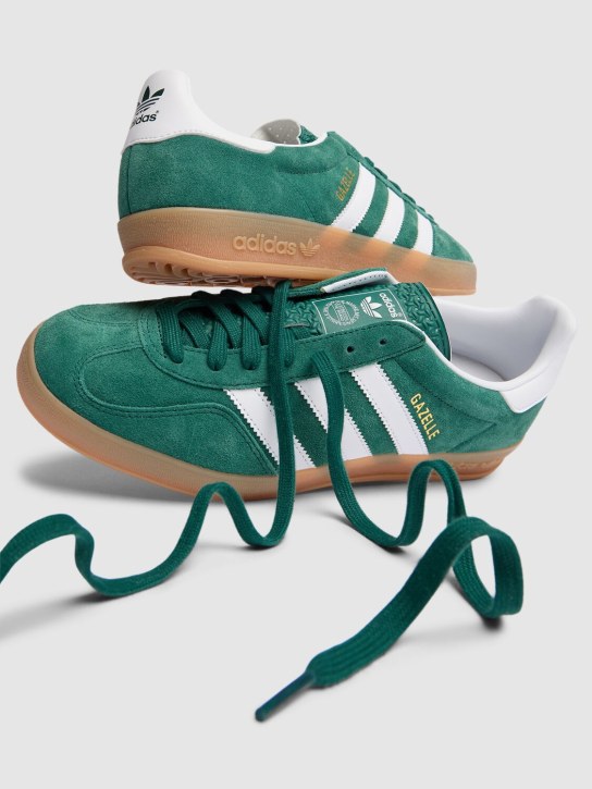 adidas Originals: Gazelle Indoor运动鞋 - 绿色/白色 - men_2 | Luisa Via Roma
