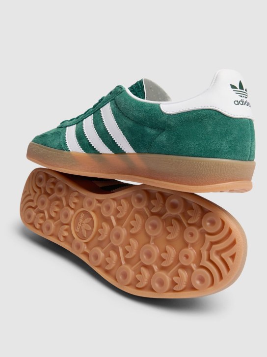 adidas Originals: Gazelle Indoor运动鞋 - 绿色/白色 - men_4 | Luisa Via Roma