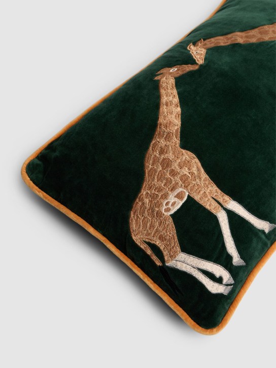 Les Ottomans: Embroidered velvet cushion - Yeşil - ecraft_1 | Luisa Via Roma