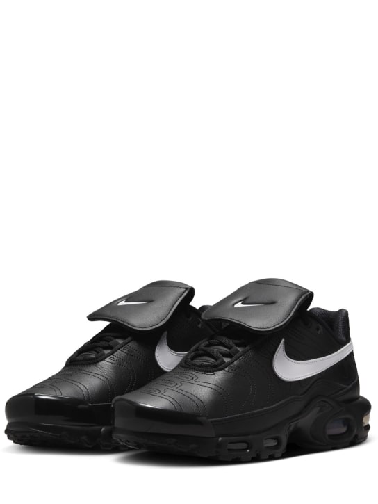 Nike: Air Max Plus Tiempo sneakers - Black/White - women_1 | Luisa Via Roma