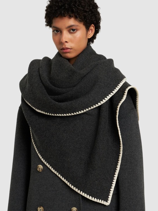 Toteme: 刺绣羊毛&羊绒围巾 - 麻灰色 - women_1 | Luisa Via Roma