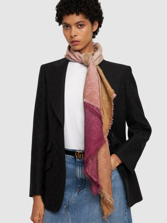 Gucci: Foulard en coton et soie mélangée GG - Camel/Rose - women_1 | Luisa Via Roma