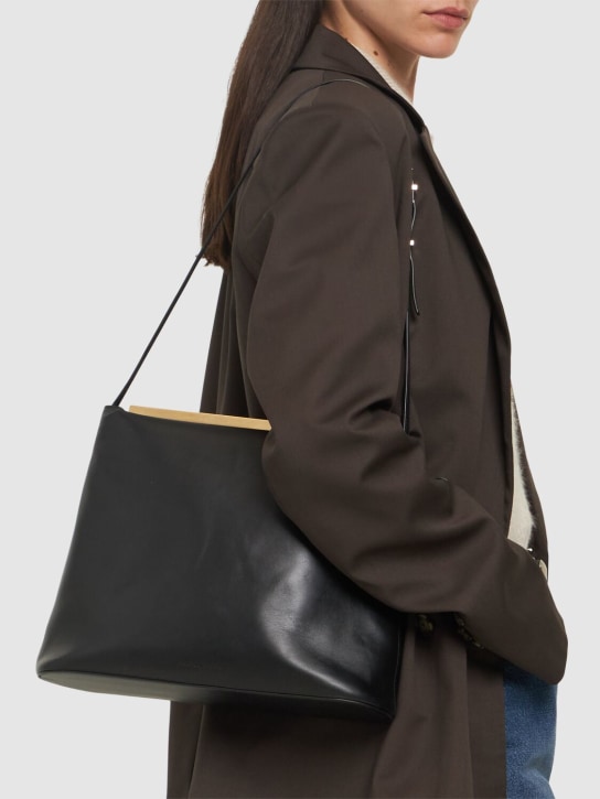 Loulou Studio: Linda leather shoulder bag - Siyah - women_1 | Luisa Via Roma