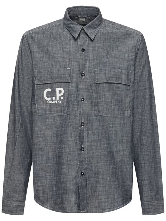 C.P. Company: Camicia in chambray con logo - Washed Denim - men_0 | Luisa Via Roma