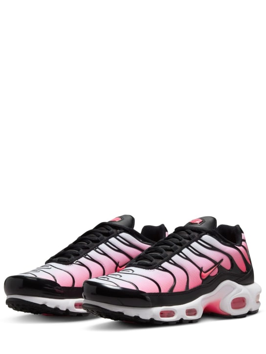 Nike: Air Max Plus sneakers - Black/Hot Punch - women_1 | Luisa Via Roma