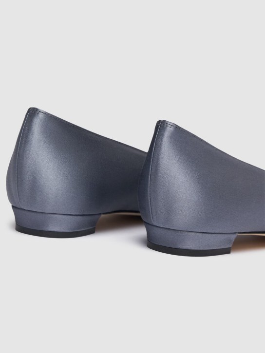 Manolo Blahnik: 10mm Hangisi silk blend satin flats - London Grey - women_4 | Luisa Via Roma