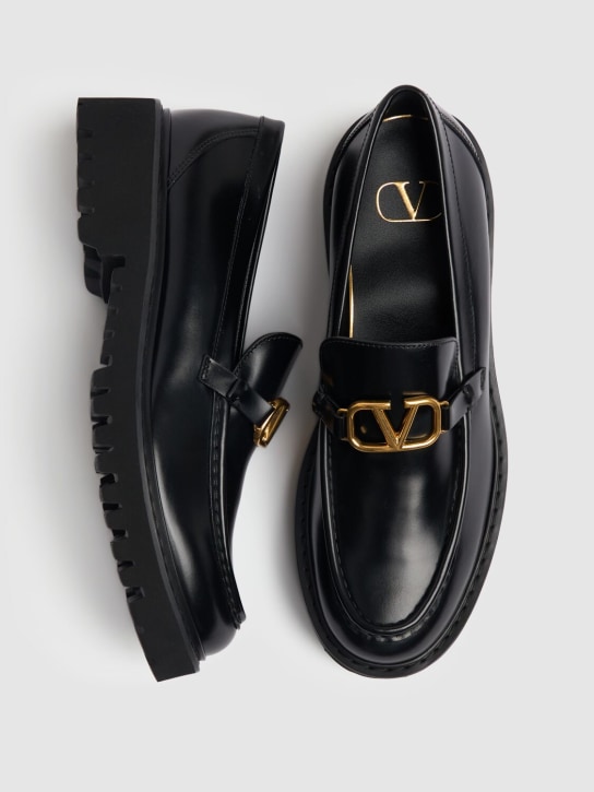 Valentino Garavani: 15mm Vlogo brushed leather loafers - Black - women_1 | Luisa Via Roma