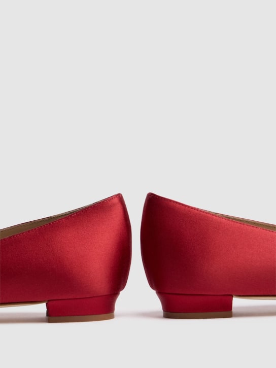 Manolo Blahnik: 10mm Hangisi silk blend satin flats - Dark Red - women_4 | Luisa Via Roma