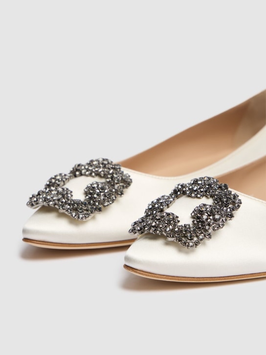 Manolo Blahnik: 10mm Hangisi silk blend satin flats - Ivory - women_3 | Luisa Via Roma