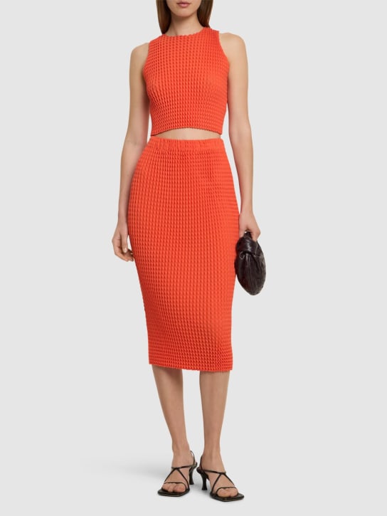 ISSEY MIYAKE: Pleated sleeveless crop top - Orange - women_1 | Luisa Via Roma
