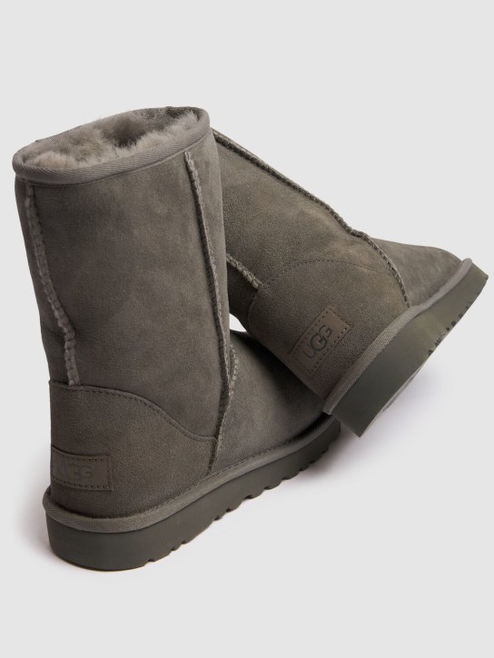 Ugg: 10mm Classic Short II shearling boots - Grey - women_1 | Luisa Via Roma