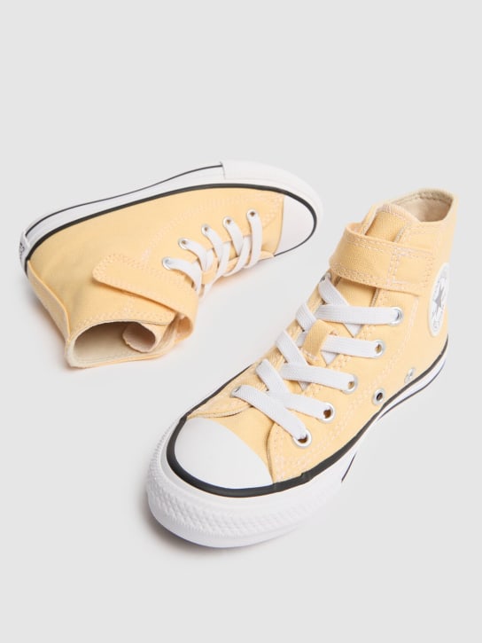 Converse: Sneakers à lacets en toile Chuck Taylor - Jaune Clair - kids-boys_1 | Luisa Via Roma