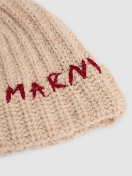 Marni: Gorro beanie de lana con logo - Mocassin - men_1 | Luisa Via Roma