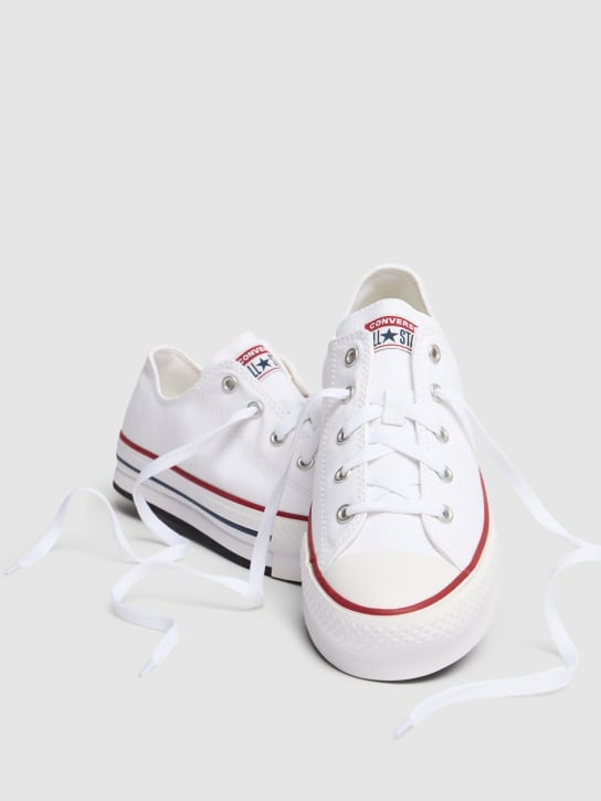 Converse: Sneakers à lacets en toile Chuck Taylor - Blanc - kids-boys_1 | Luisa Via Roma