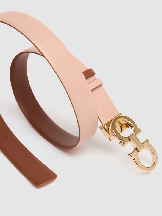 Ferragamo: 2.5cm Gancini reversible leather belt - Rose/Cognac - women_1 | Luisa Via Roma