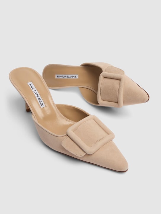 Manolo Blahnik: 70毫米Maysale麂皮穆勒鞋 - 裸色 - women_2 | Luisa Via Roma