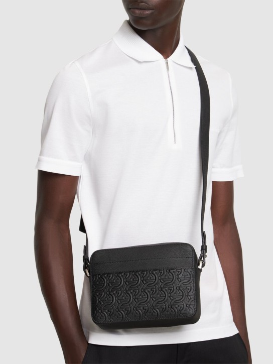 Ferragamo: Ferragamo logo leather shoulder bag - Siyah - men_1 | Luisa Via Roma