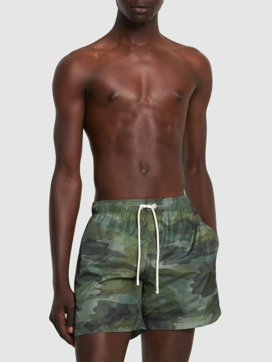 Palm Angels: Shorts mare in techno camouflage Seasonal - Verde Militare - men_1 | Luisa Via Roma