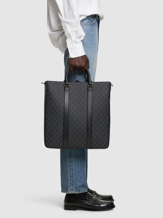 Gucci: GG Black Supreme tote bag - Negro - men_1 | Luisa Via Roma