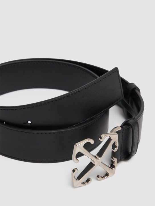 Off-White: 3.5cm Arrow leather belt - Siyah - men_1 | Luisa Via Roma