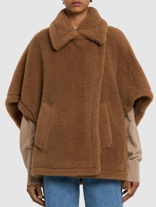 Max Mara: Tebe camel & silk teddy cape - women_2 | Luisa Via Roma
